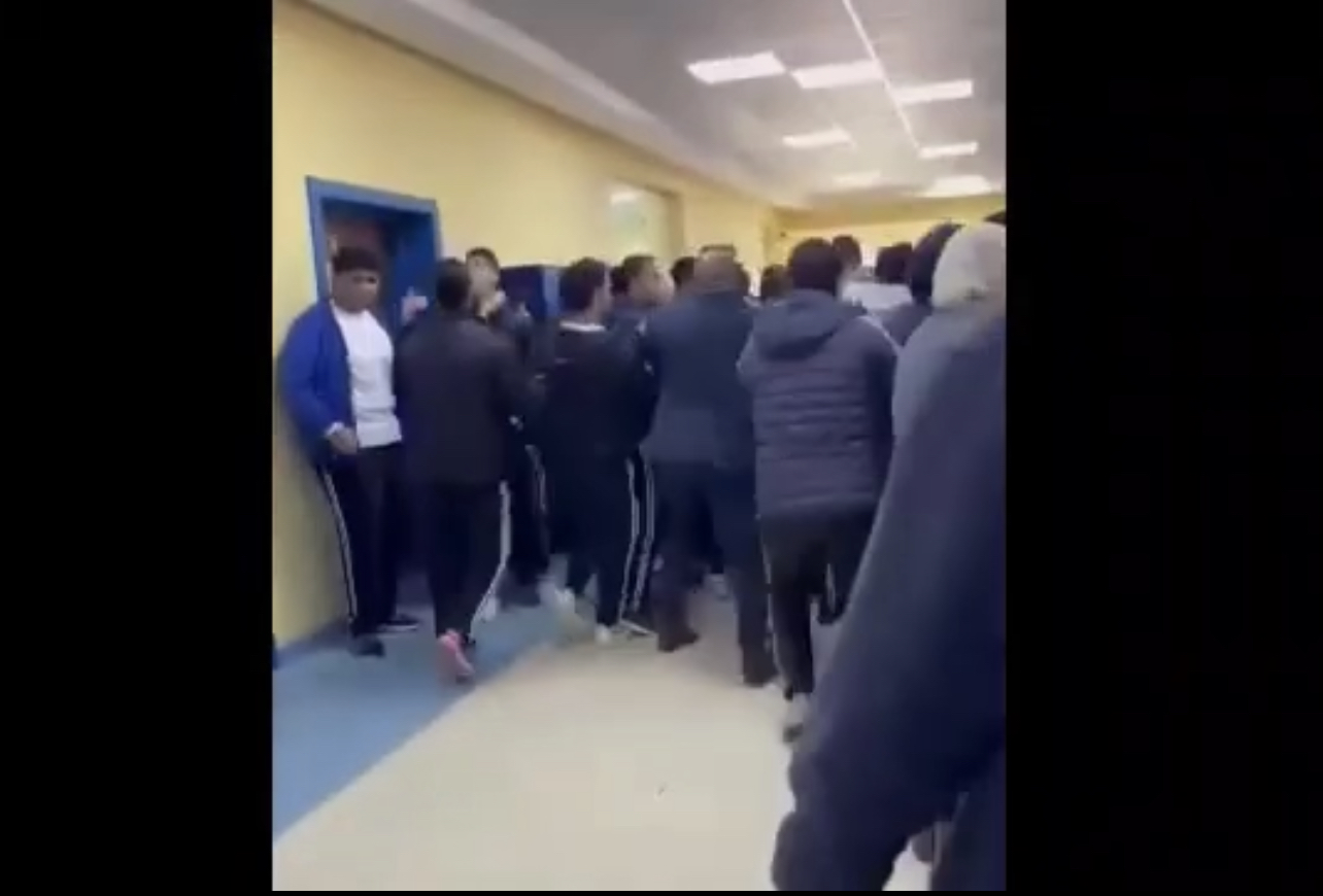 مصر .. فيديو مشاجرة عنيفة داخل مدرسة 